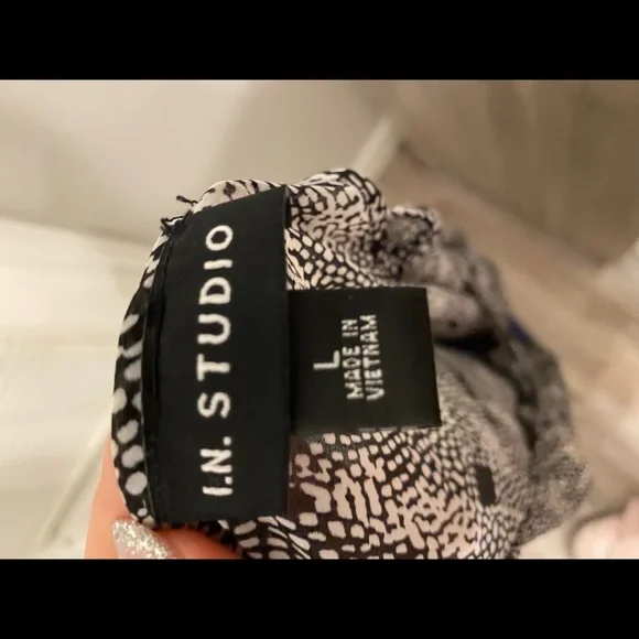 I.N. Studio Ombre Blouse Women SZ L White/Grey/Purple - Picture 9 of 10